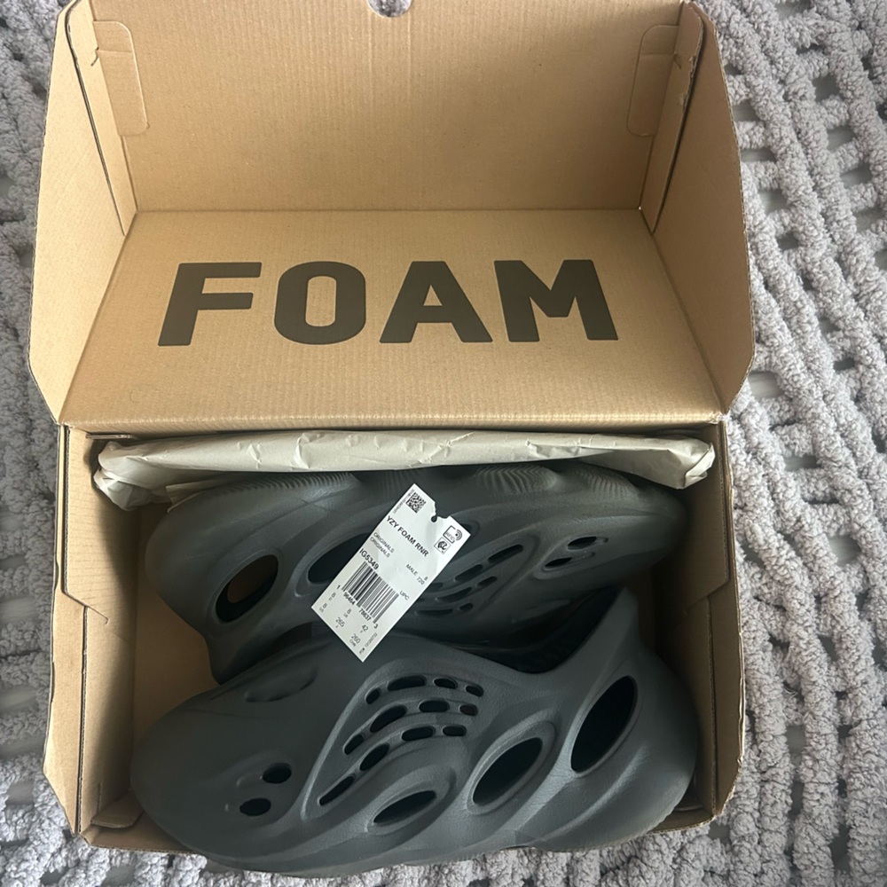 Yeezy Foam Runners, Slate Grey, size 8